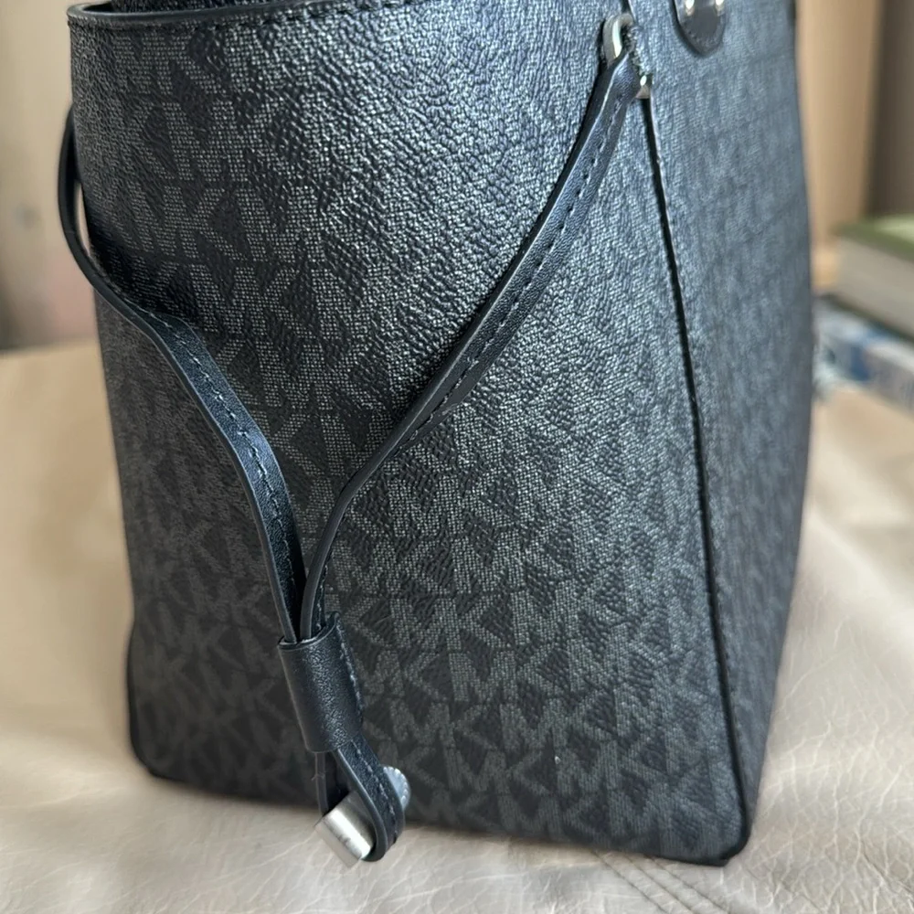 Michael Kors Voyager Signature Tote Bag - Picture 6 of 8